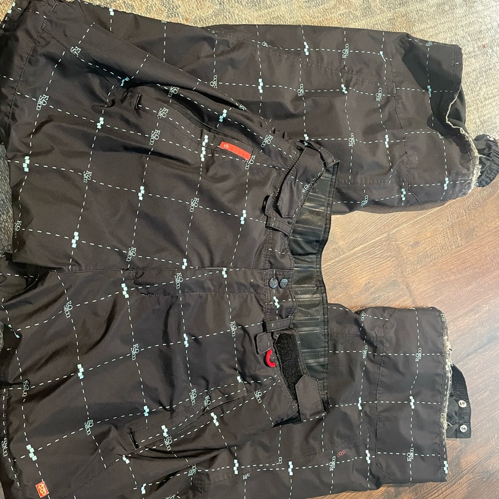 Foursquare snowboard/ski pants built in shorts